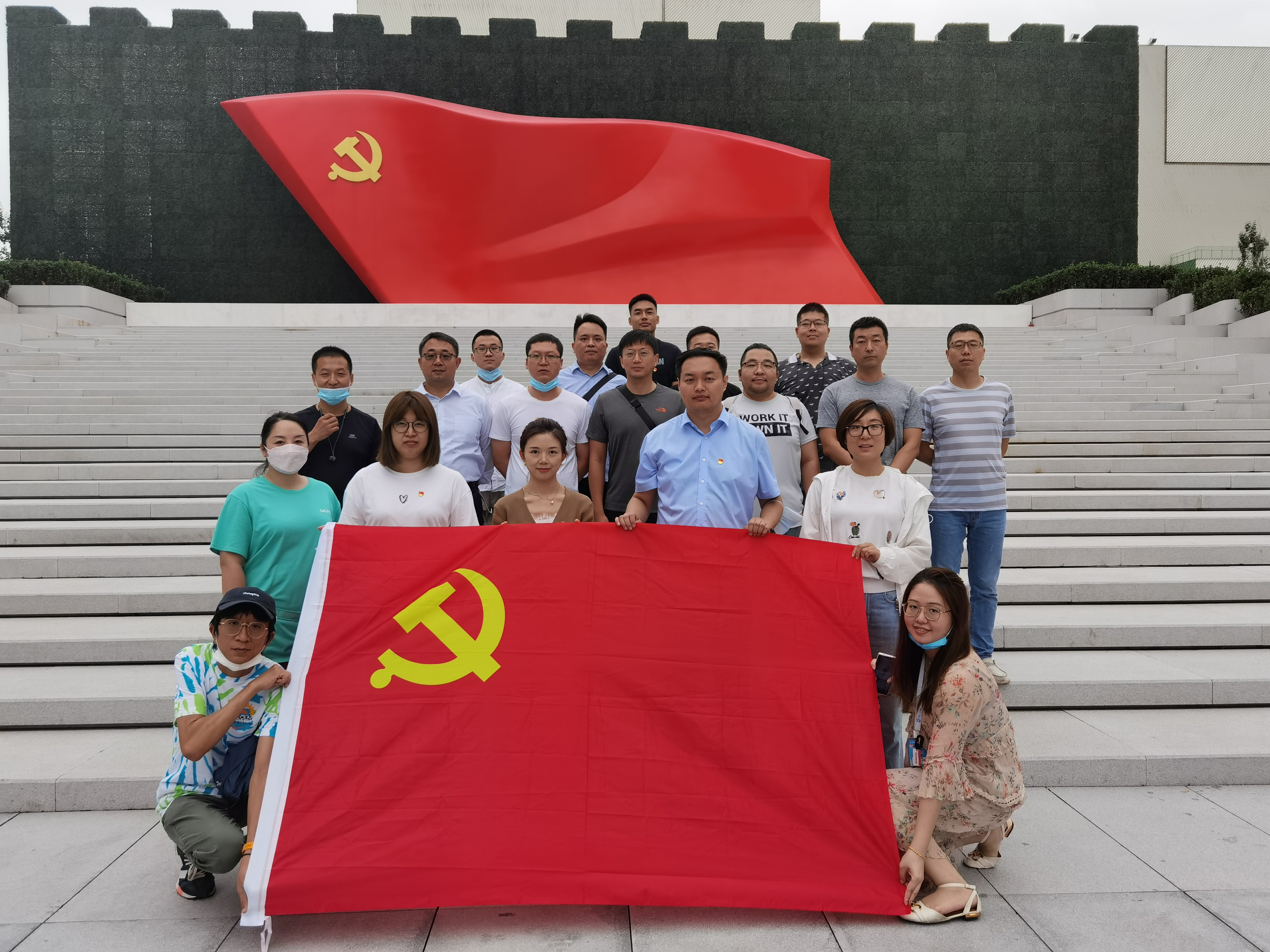 不忘初心，，，，，牢记使命！亦庄Z6尊龙凯时集团党员干部参观中国共产党历史展览馆